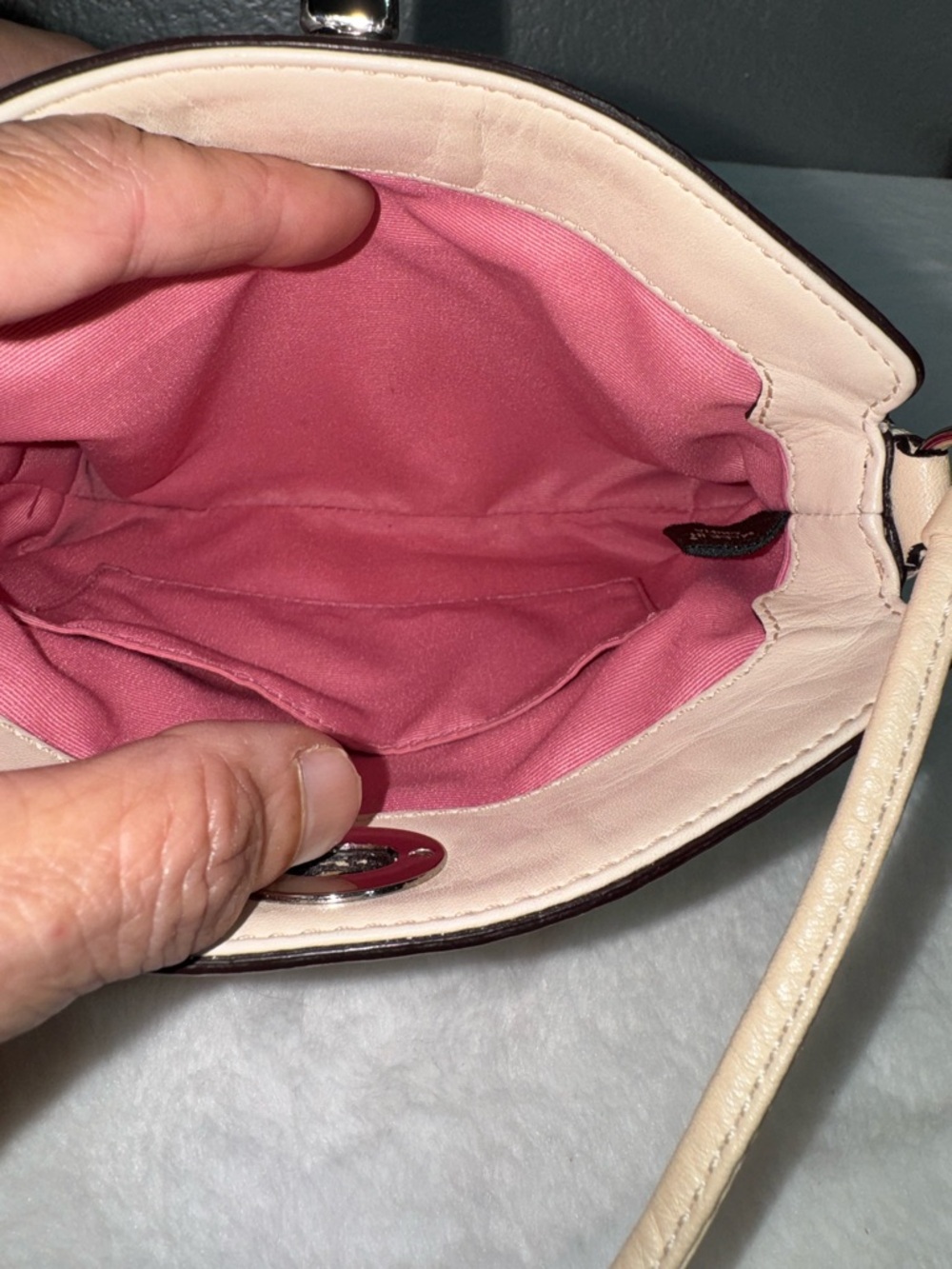 Women's Cream Leather Shoulder Bag - Designer Style - Picture 17 of 17